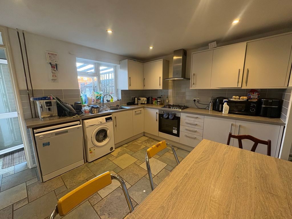 Property photo 2 of 10 Photo 3