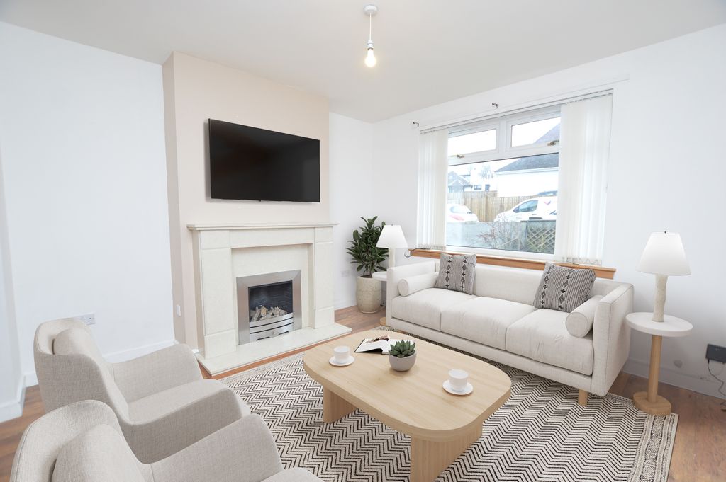 Property photo 2 of 15 Lounge