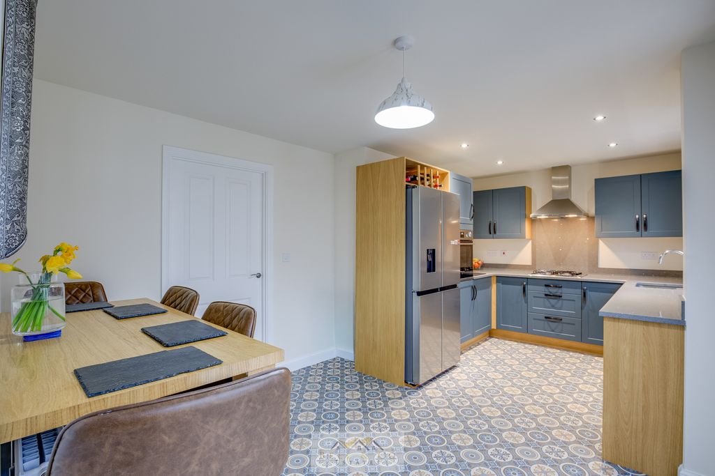 Property photo 3 of 26 Kitchen 1.1