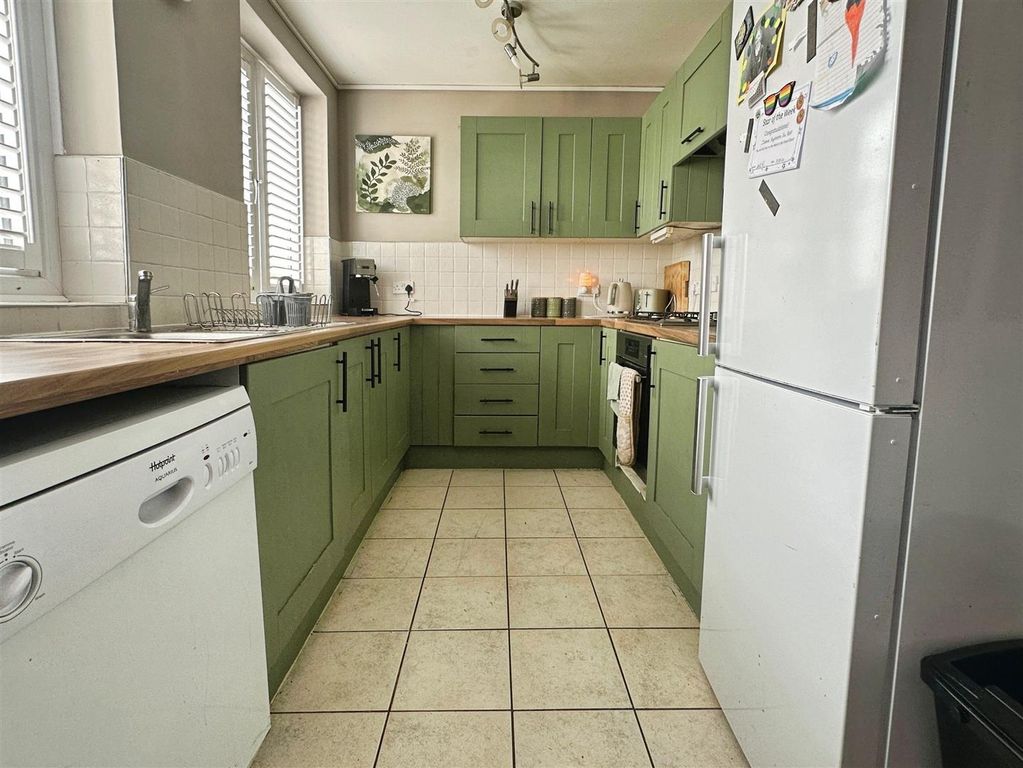 Property photo 3 of 16 Kitchen.Jpg