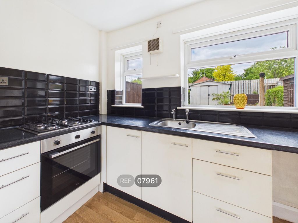 Property photo 2 of 10 Kitchen