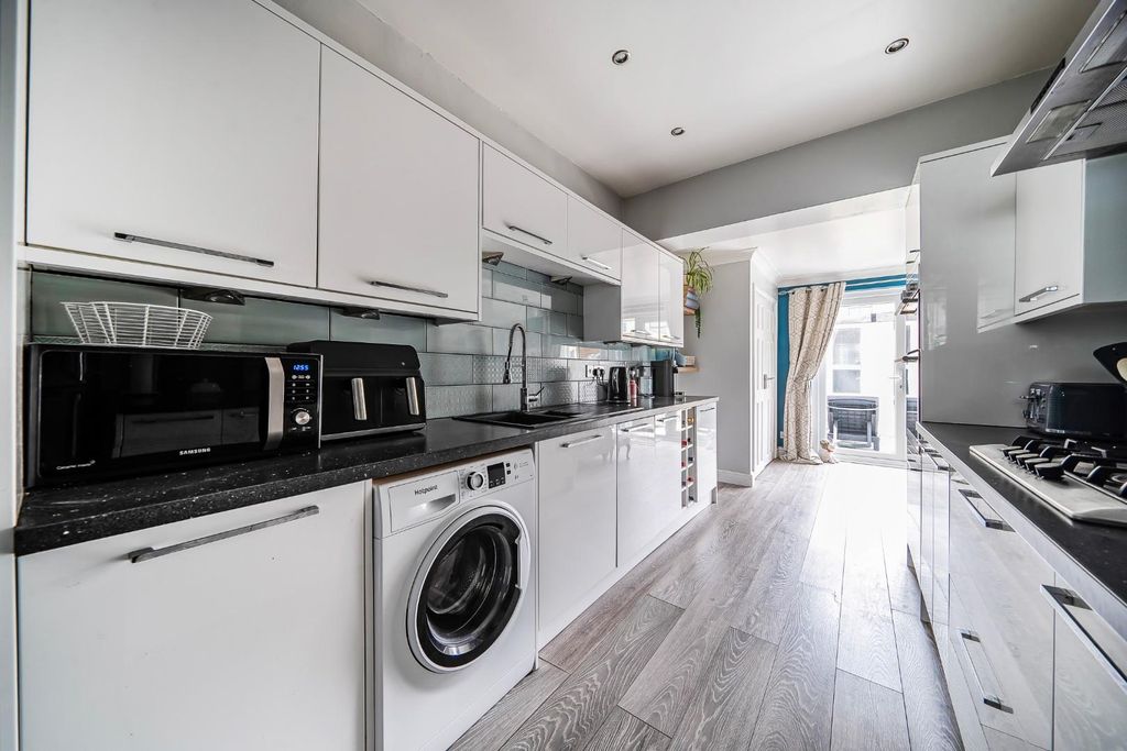 Property photo 3 of 17 1469634-11-6A1d9Dbc68d0d.Jpg
