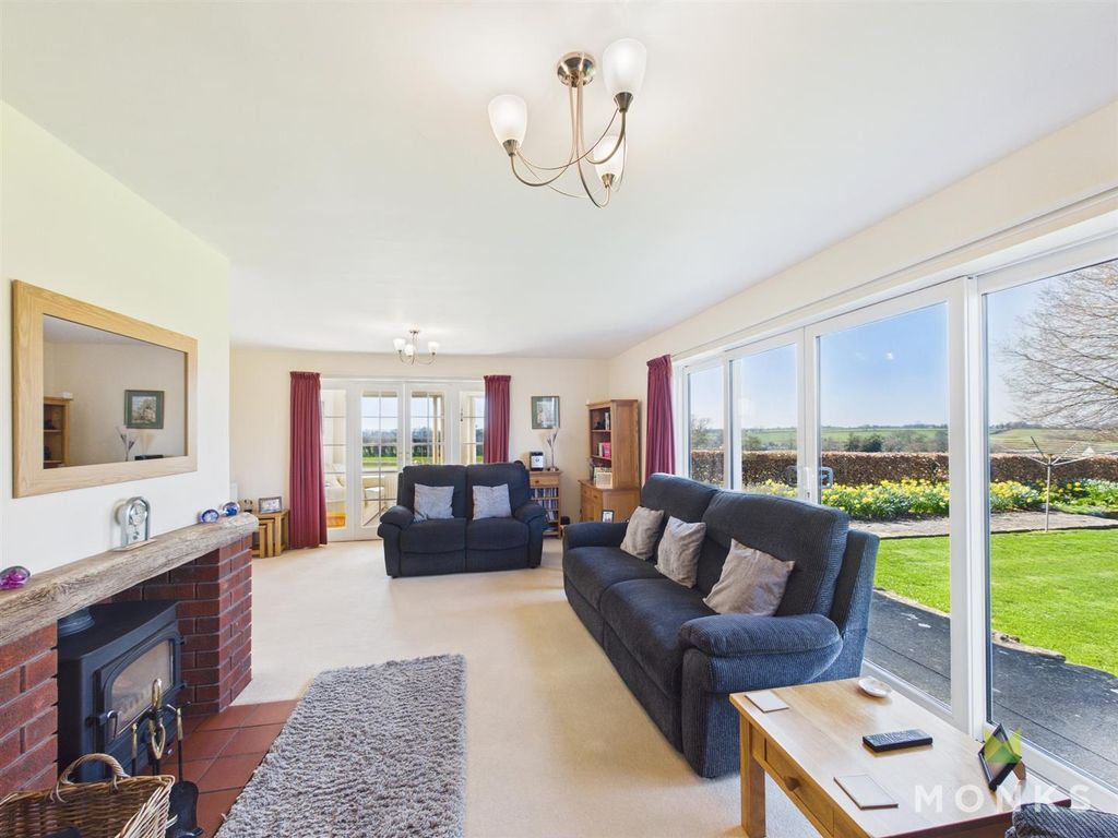 Property photo 3 of 27 Cam01348G0-Pr0800-Still010.Jpg