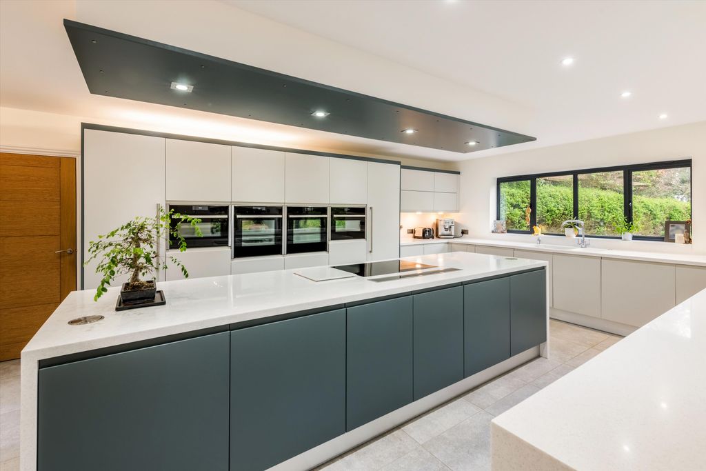 Property photo 3 of 17 Image