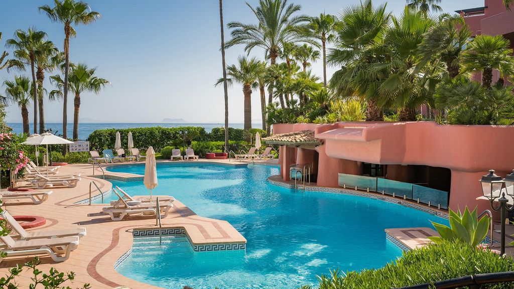 Property photo 2 of 40