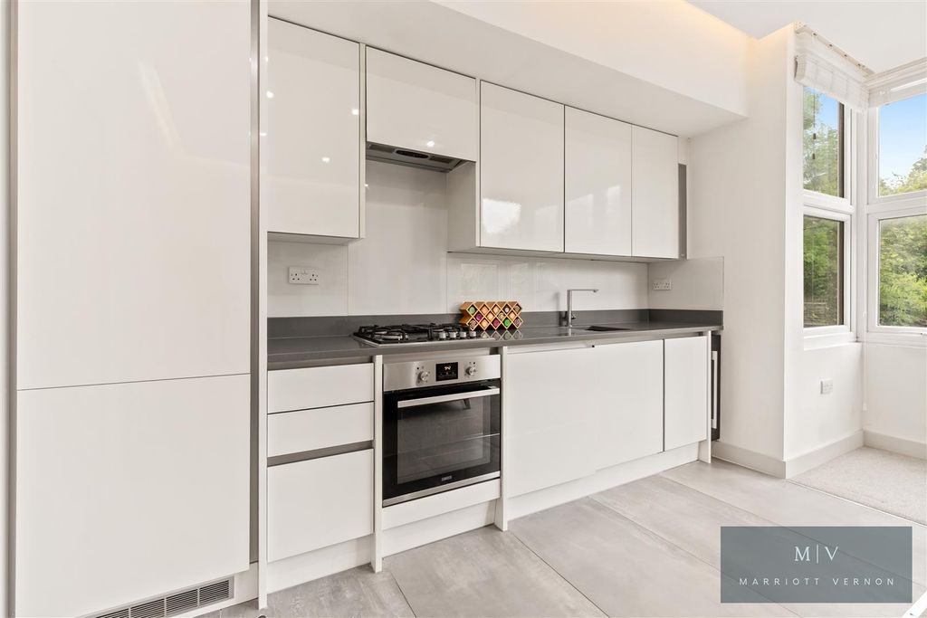 Property photo 3 of 12 Croham Road 45 F5 MV-9.Jpg