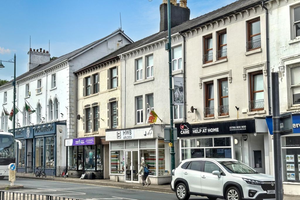 Property photo 2 of 4 144 High Street, Porthmadog, Ll49 9Nu