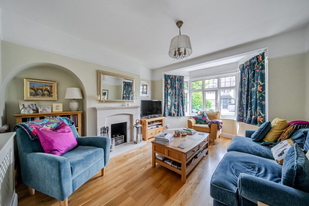 Property photo 2 of 16 Sitting Room