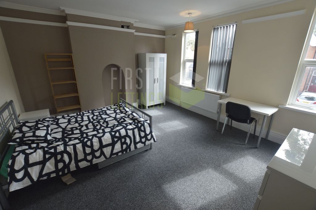 Property photo 2 of 12 Bedroom