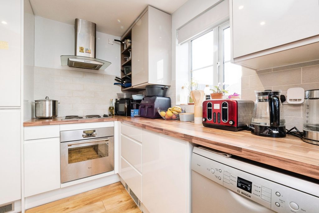 Property photo 3 of 15 Kitchen