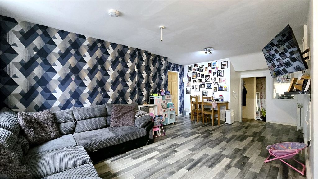 Property photo 2 of 9 Picture No. 17