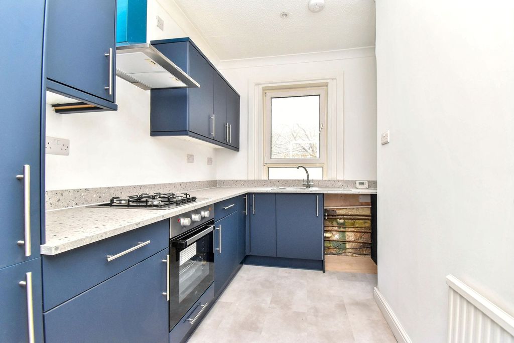 Property photo 3 of 6 Kitchen