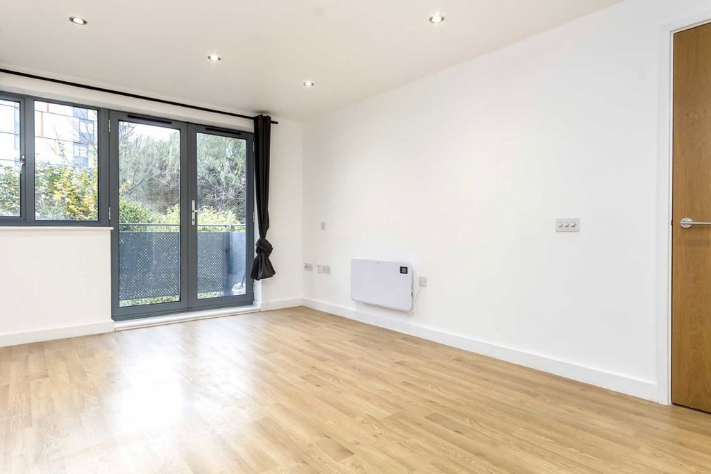Property photo 2 of 7