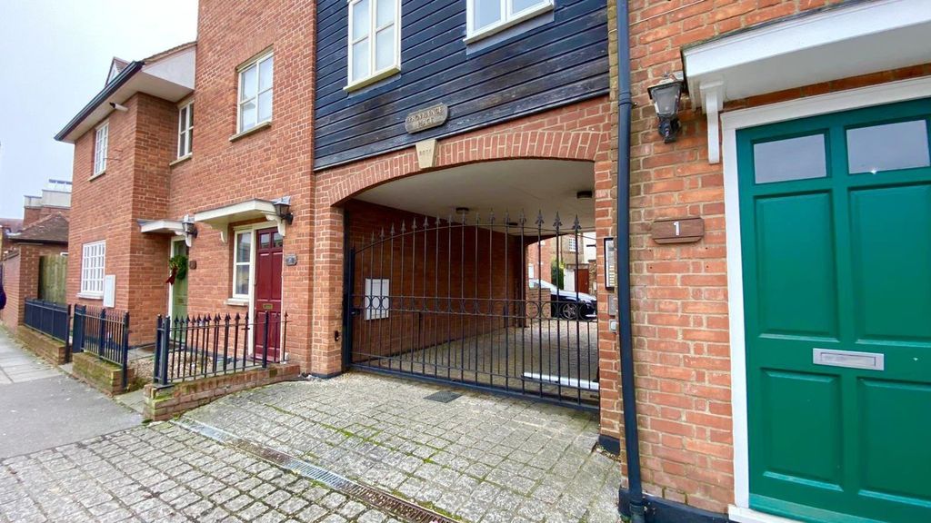 Property photo 2 of 13