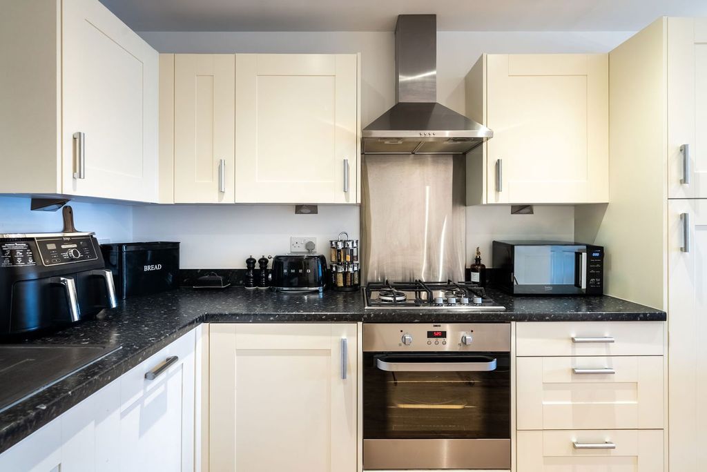 Property photo 2 of 42