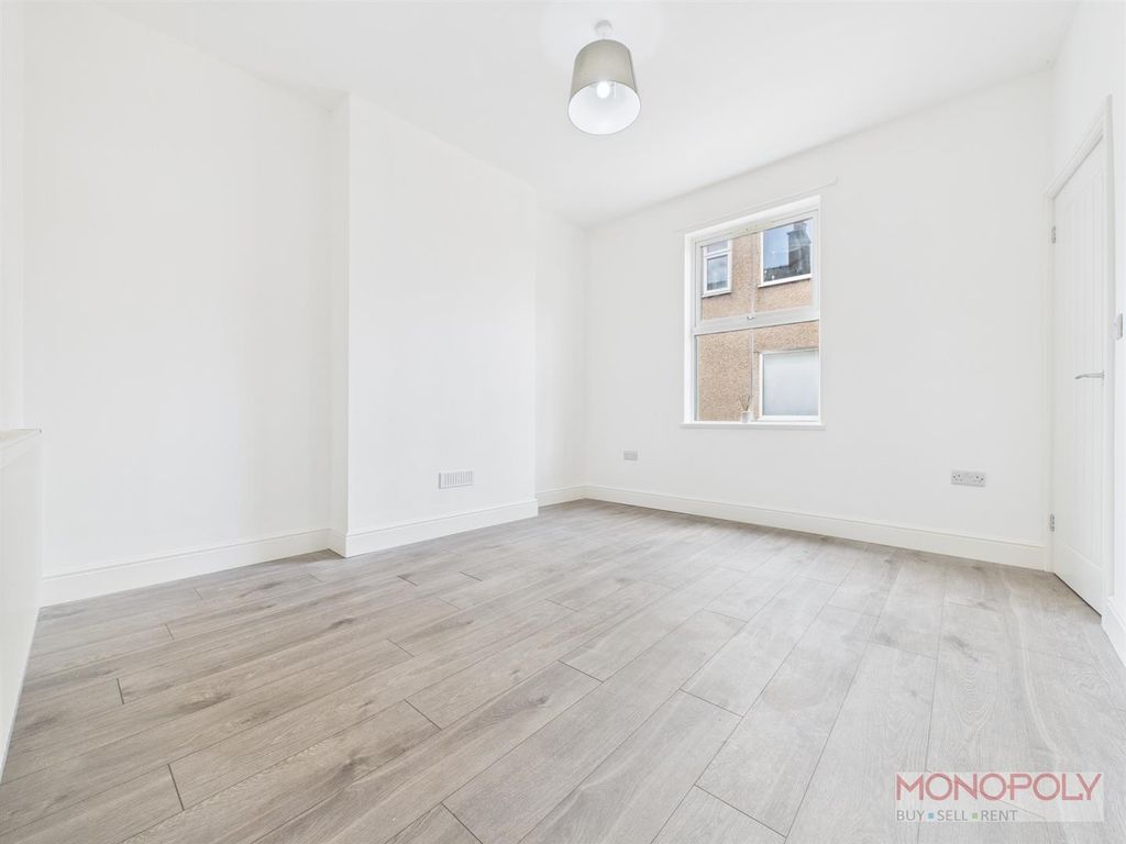 Property photo 2 of 15 Cam04439G0-Pr0114-Still005.Jpg