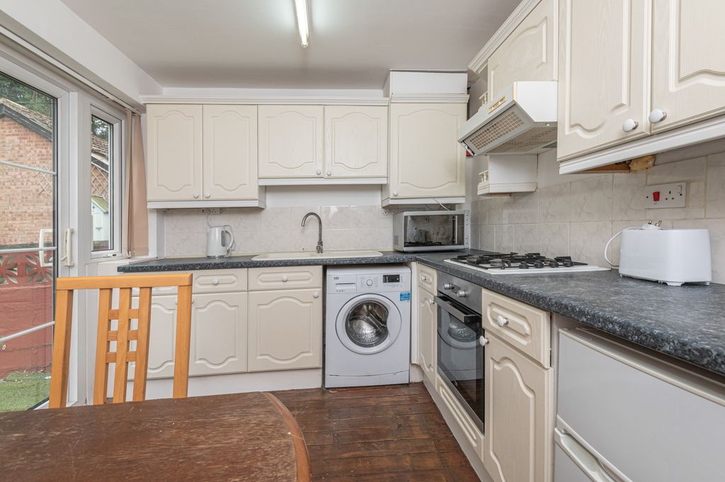 Property photo 3 of 9