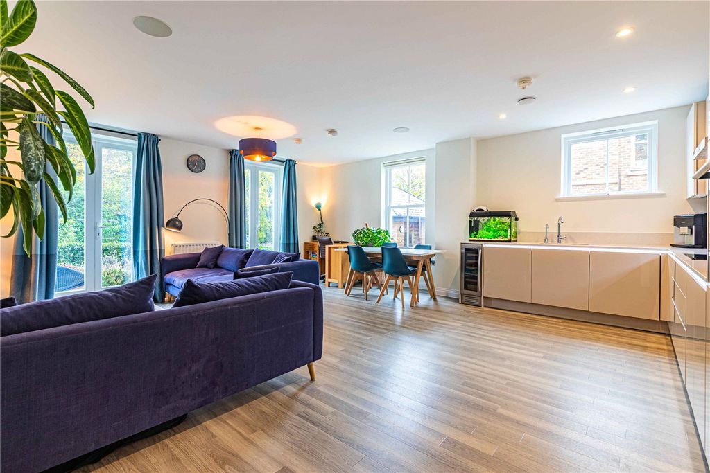 Property photo 2 of 21 Picture No. 01