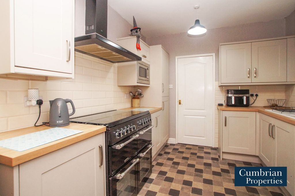 Property photo 2 of 22 Dining Kitchen