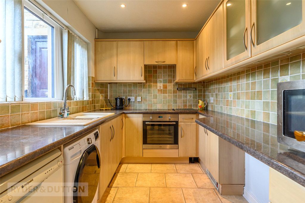 Property photo 3 of 21 Kitchen