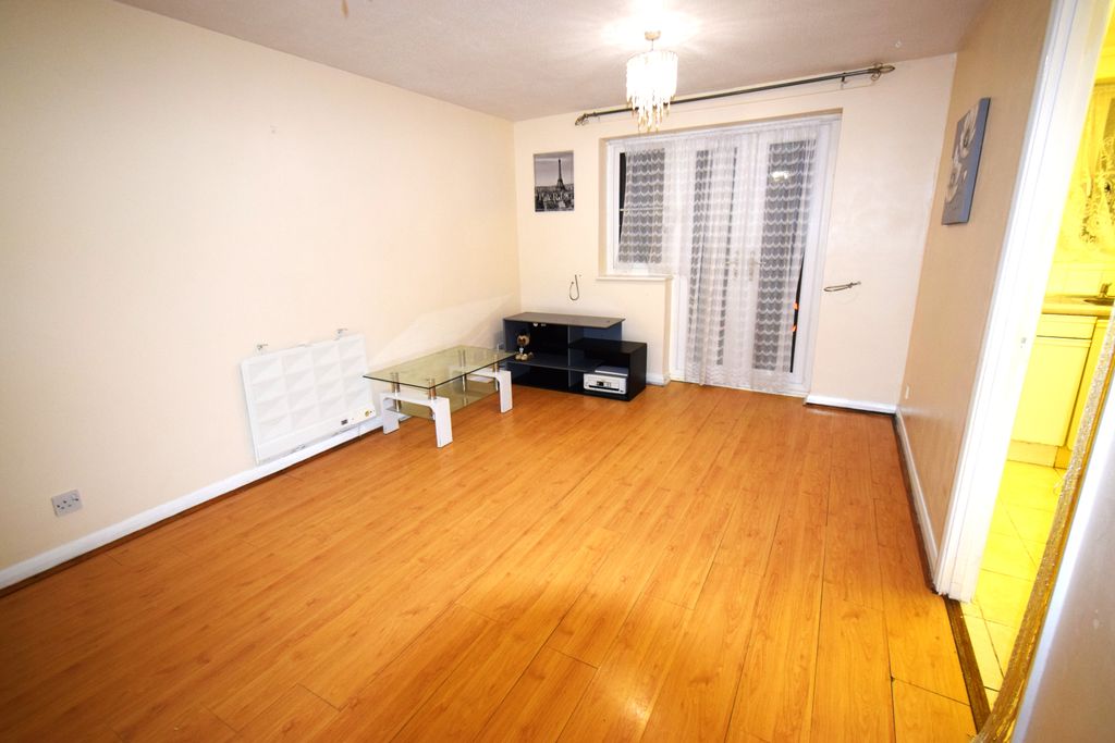 Property photo 1 of 4 Living Room