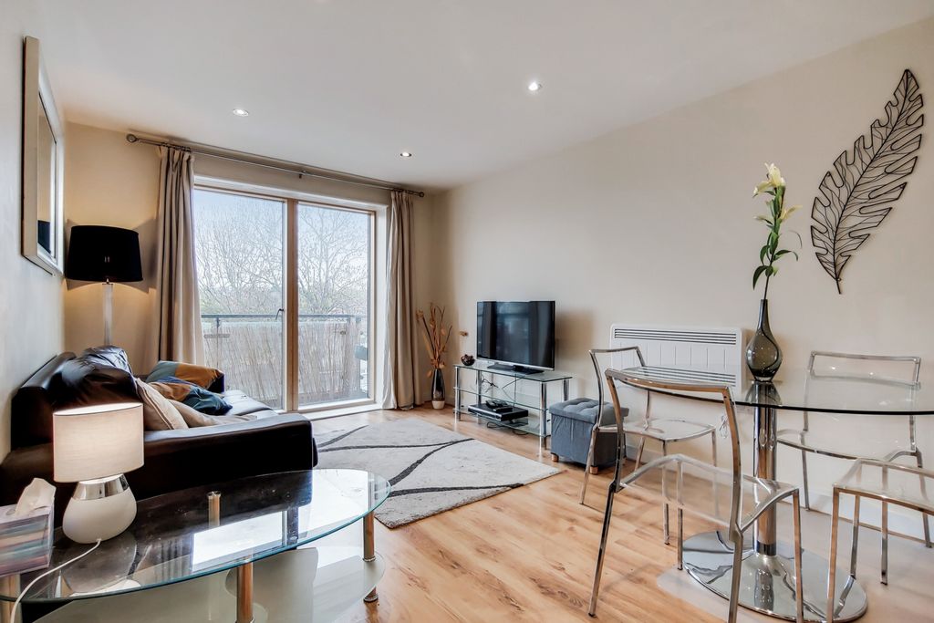 Property photo 1 of 9 Reception