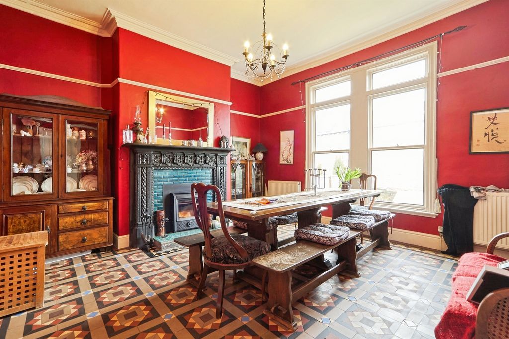 Property photo 2 of 21