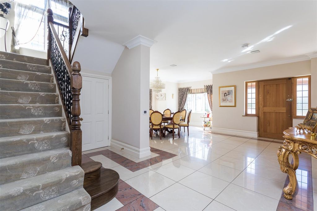 Property photo 3 of 37