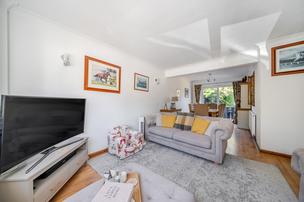 Property photo 2 of 19 1481893-16-6A4668...
