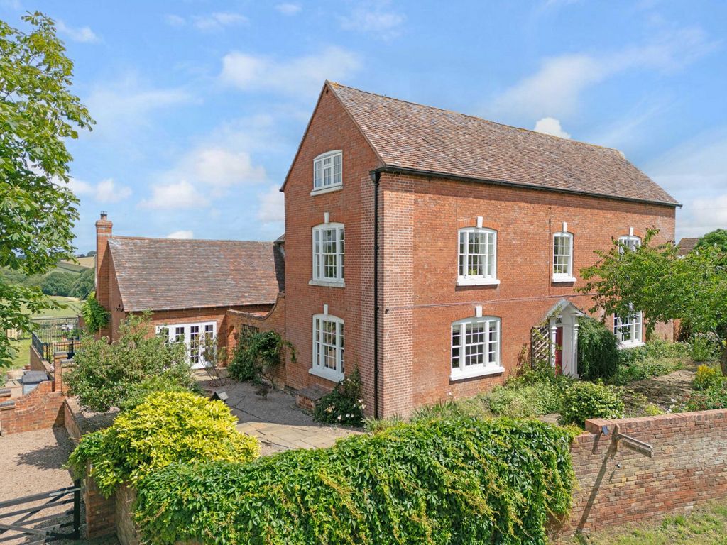 Property photo 1 of 32