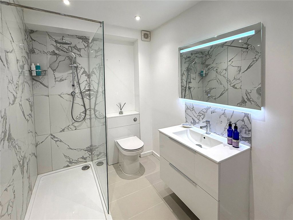 Property photo 1 of 15 Ensuite