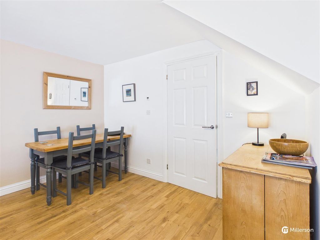 Property photo 3 of 14 Dining Area