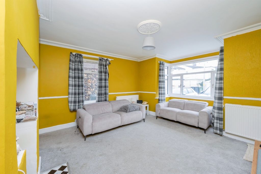 Property photo 3 of 17