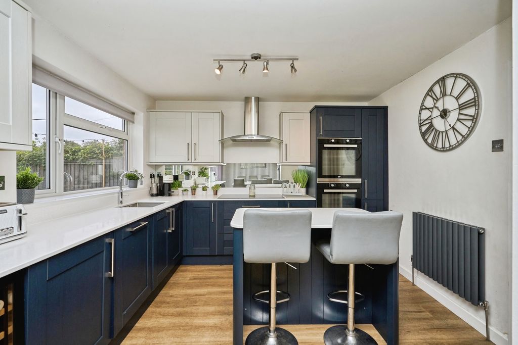 Property photo 3 of 22 Kitchen