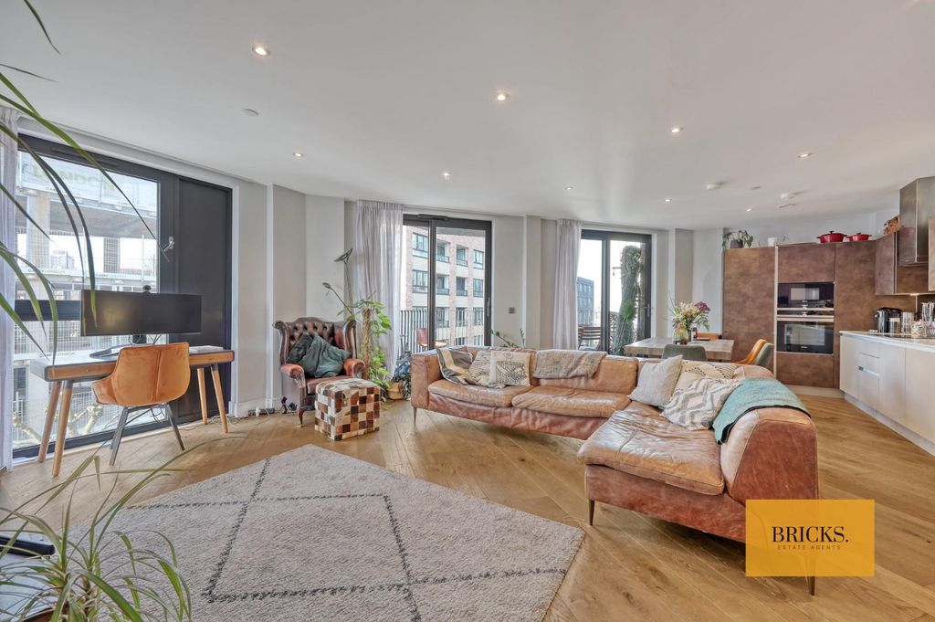 Property photo 3 of 35