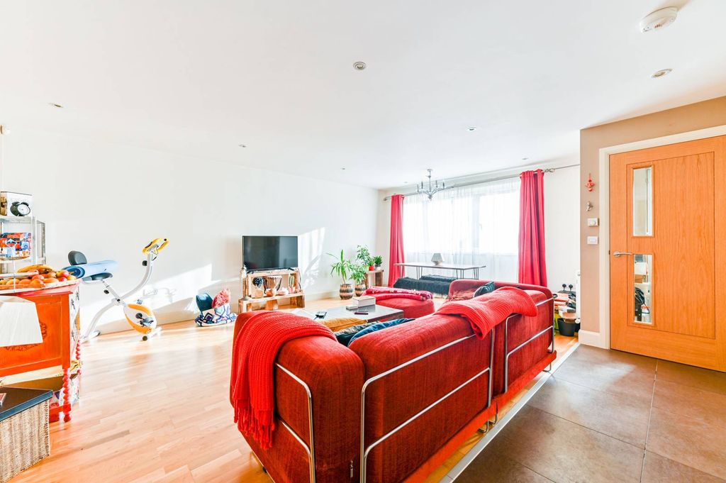 Property photo 1 of 8