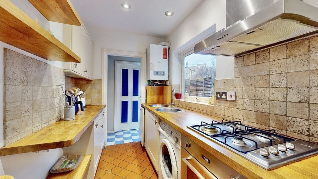 Property photo 3 of 11