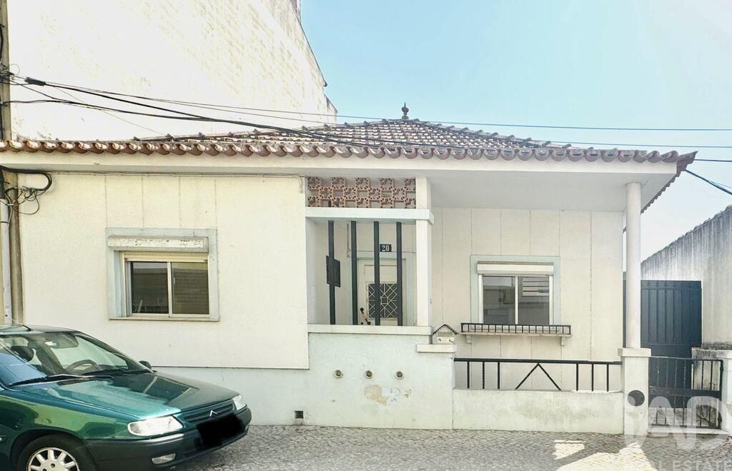 Property photo 2 of 21