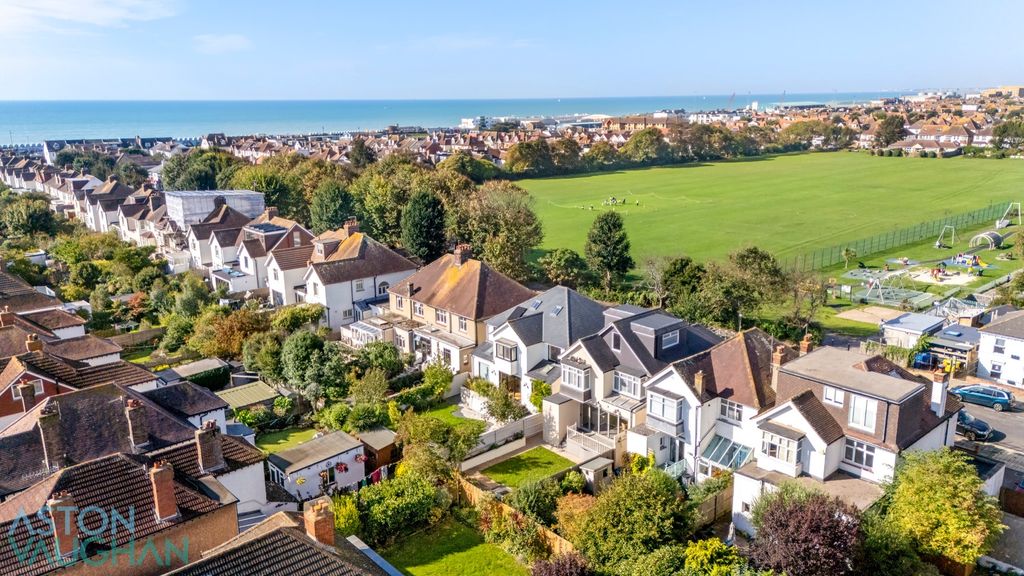 Property photo 3 of 48 4566744