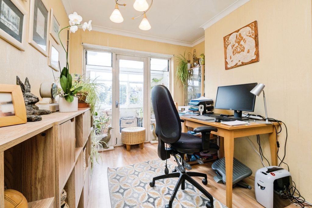 Property photo 3 of 17 Photo