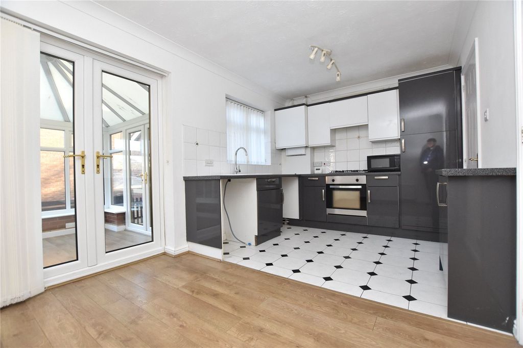 Property photo 3 of 22 Picture No. 21