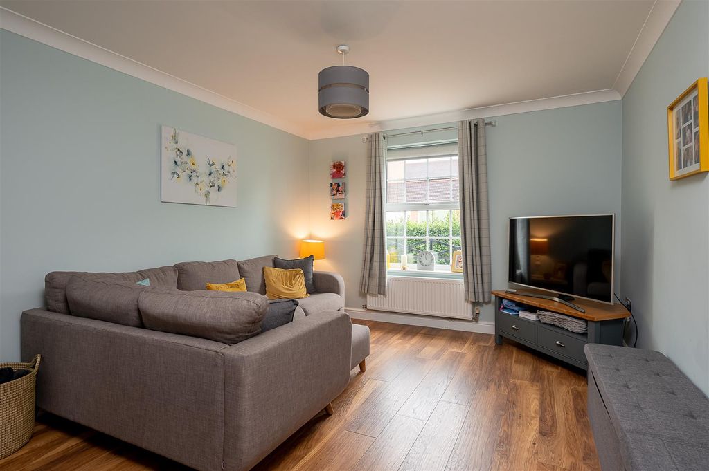 Property photo 3 of 14 Living Room