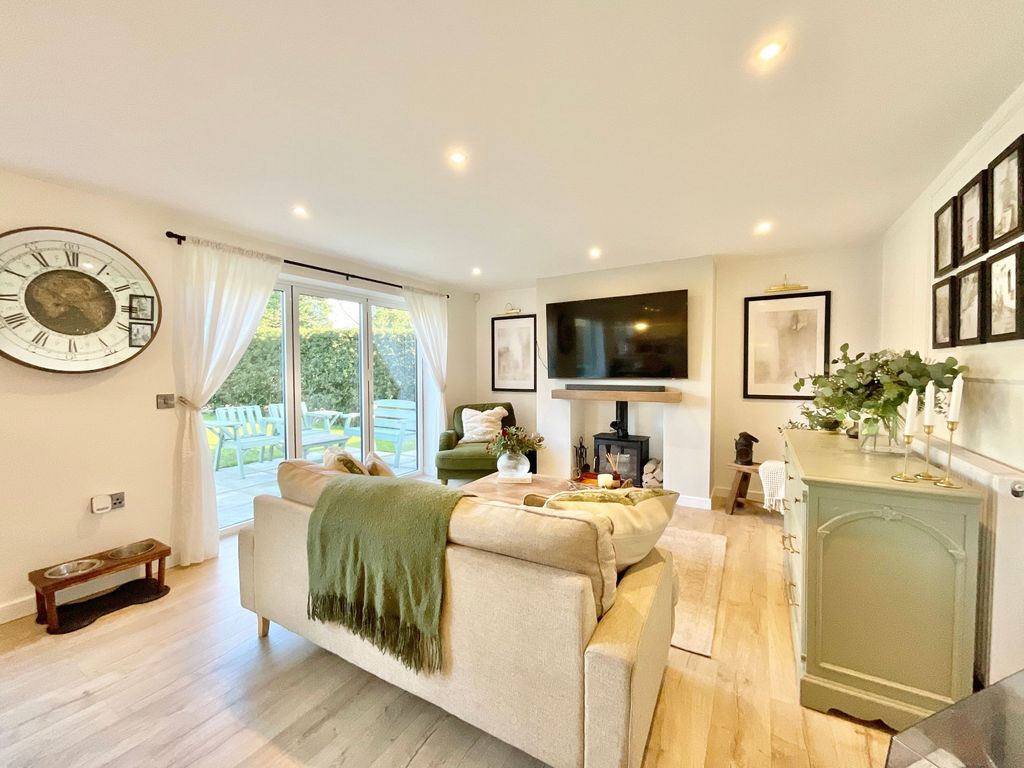 Property photo 2 of 31