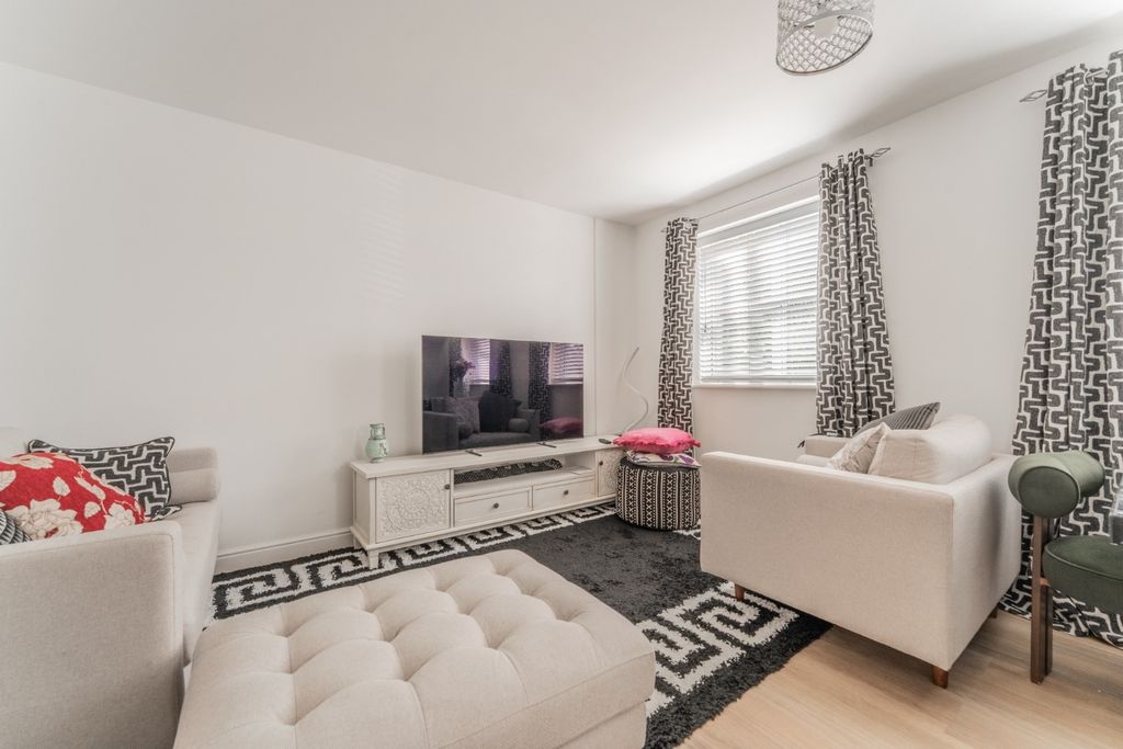 Property photo 3 of 13 5422154