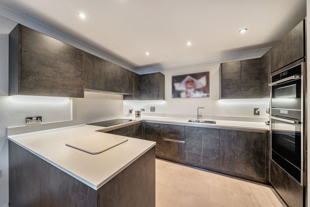 Property photo 2 of 19 1409663-8-6984Bd2...