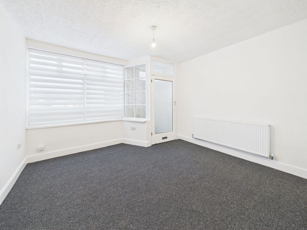 Property photo 2 of 13 Lounge