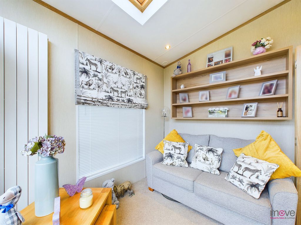 Property photo 3 of 12 Snug