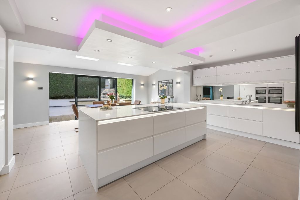 Property photo 3 of 61 5674445