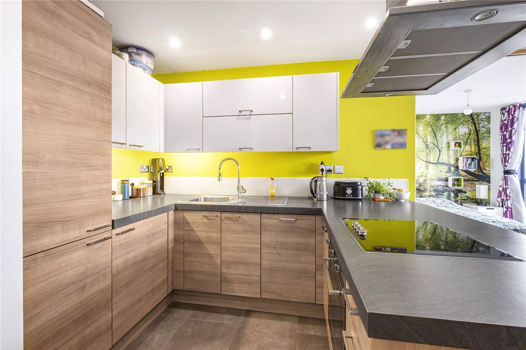 Property photo 2 of 11 Kitchen