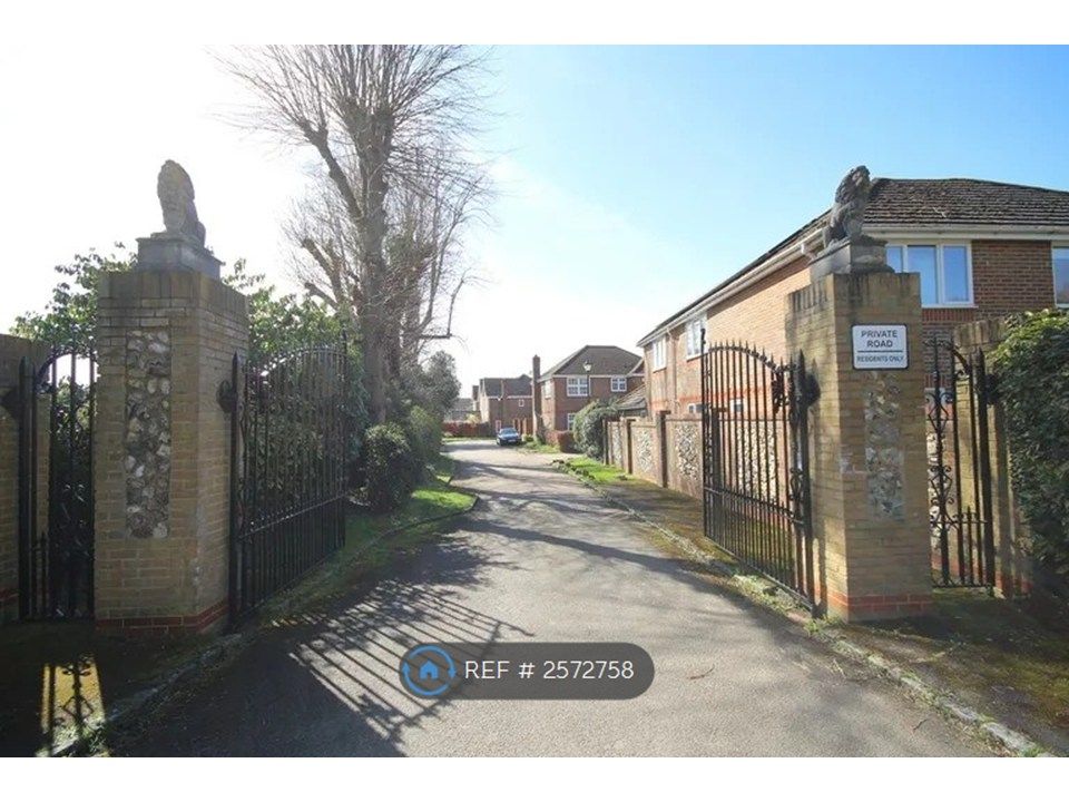 Property photo 2 of 28